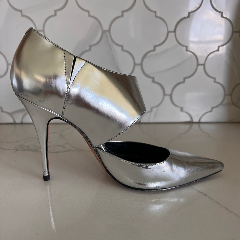 Elizabeth and James Metallica Heels - Picture 6 of 10